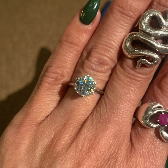 Moissanite Classic 6 prong setting 3 ct moissanite solitaire - Picture 8 of 8